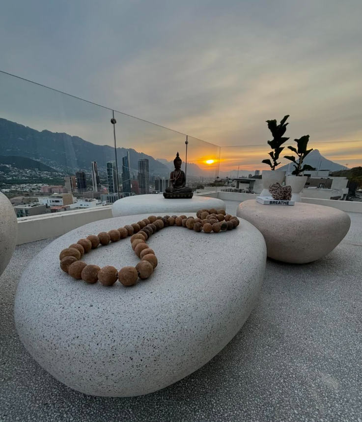 Mesa de Piedra Río – Elegancia Atemporal en Diseño Natural